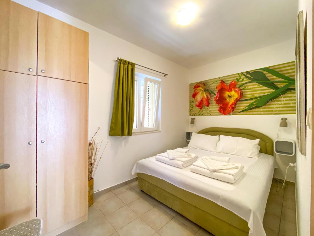 Leut Apartments Τίβατ Εξωτερικό φωτογραφία