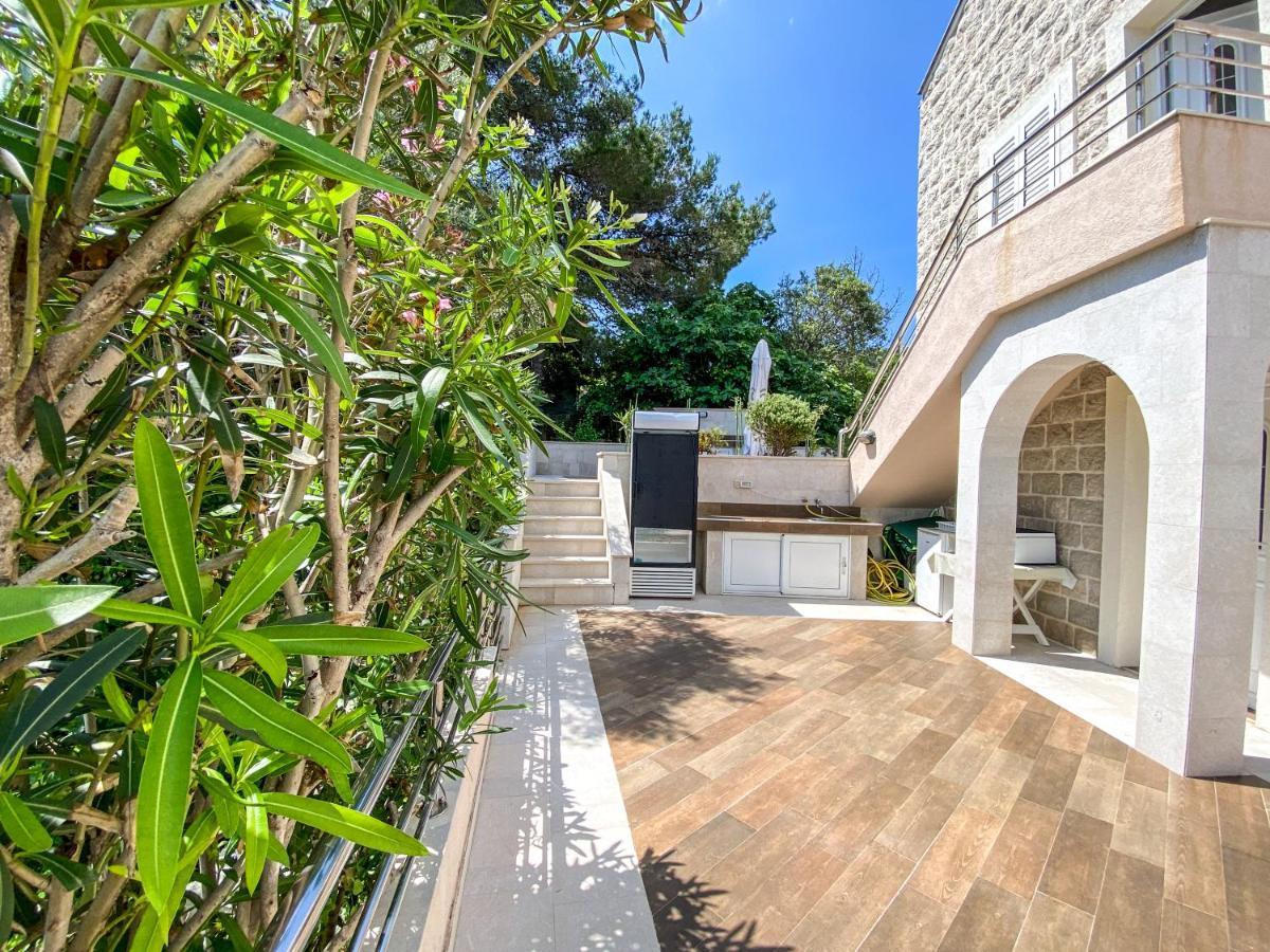 Leut Apartments Τίβατ Εξωτερικό φωτογραφία