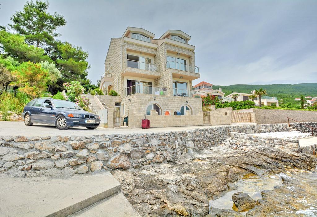 Leut Apartments Τίβατ Εξωτερικό φωτογραφία